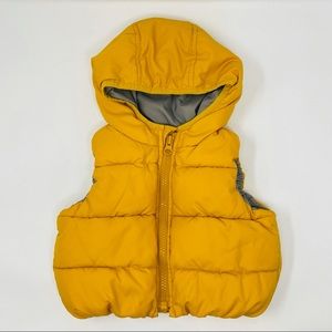Baby Gap Puffer yellow vest 0-6 month